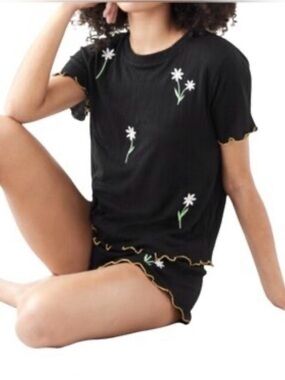 Emerson Road Black Short Sleeve Pajama Set with White Embroidered Daisies NWT S